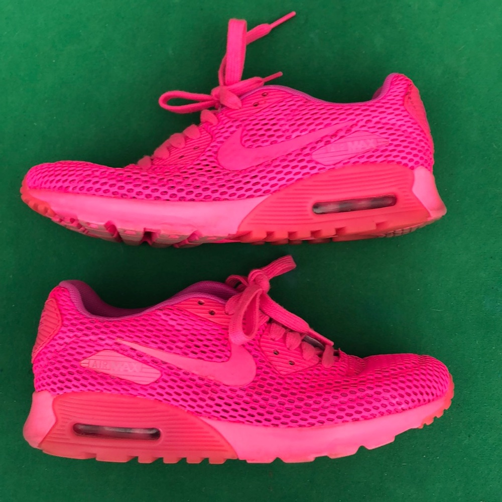 Neon Pink Nike Air MAX sz 7.5